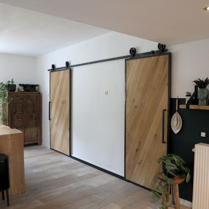 twee loftdeuren op een rails twee loftdeuren op een rails