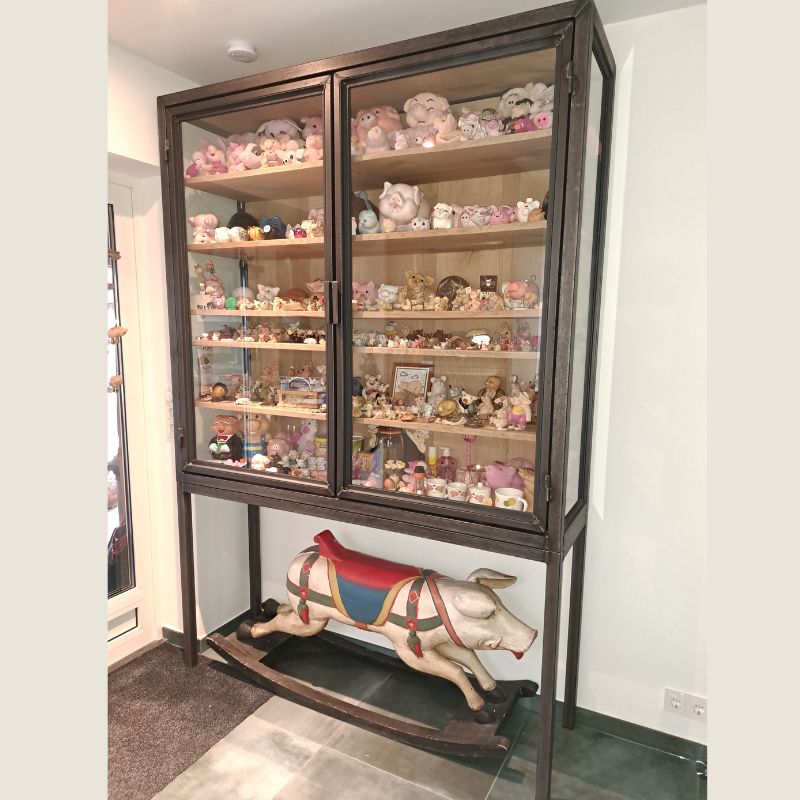 Een industriele kast voor alle varkentjes Een industriele kast voor alle varkentjes