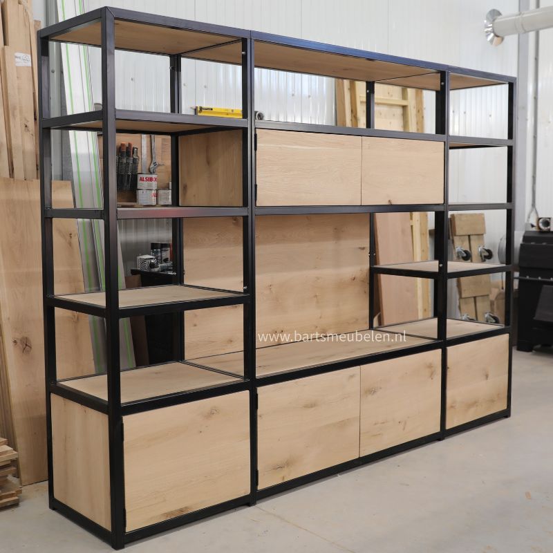 maatwerk project kast op maat voor de bedrijfsruimte van eikenhout en staal maatwerk project kast op maat voor de bedrijfsruimte van eikenhout en staal
