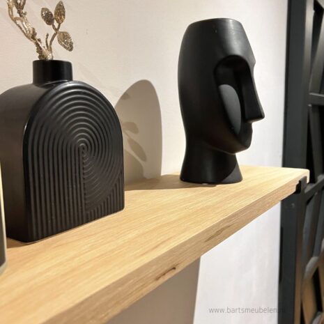 Eiken wandplank 25mm + dragende plankdragers zwart staal