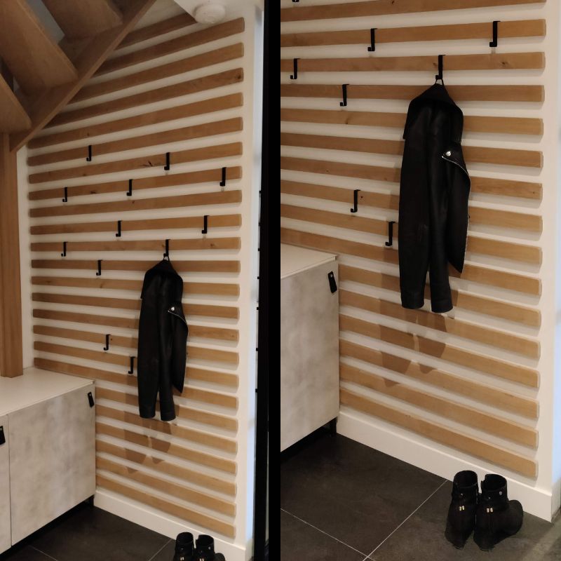Eikenhouten latten aan de muur voor een diy kapstok Eikenhouten latten aan de muur voor een diy kapstok