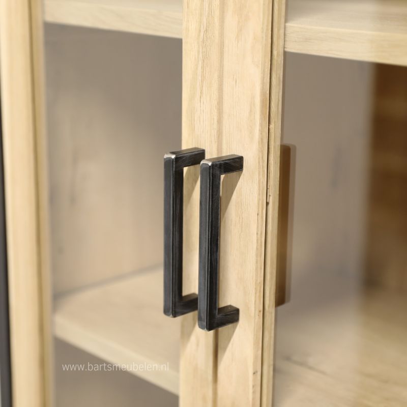 Hoge vitrinekast eiken hout staal en glas Hoge vitrinekast eiken hout, staal en glas