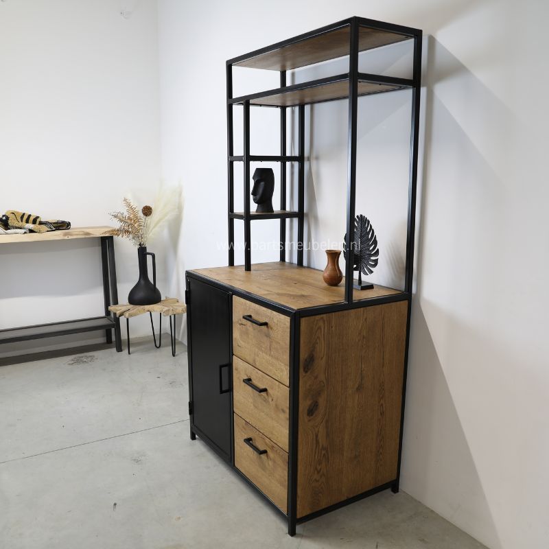 Kast gerookt eikenhout met zwart staal