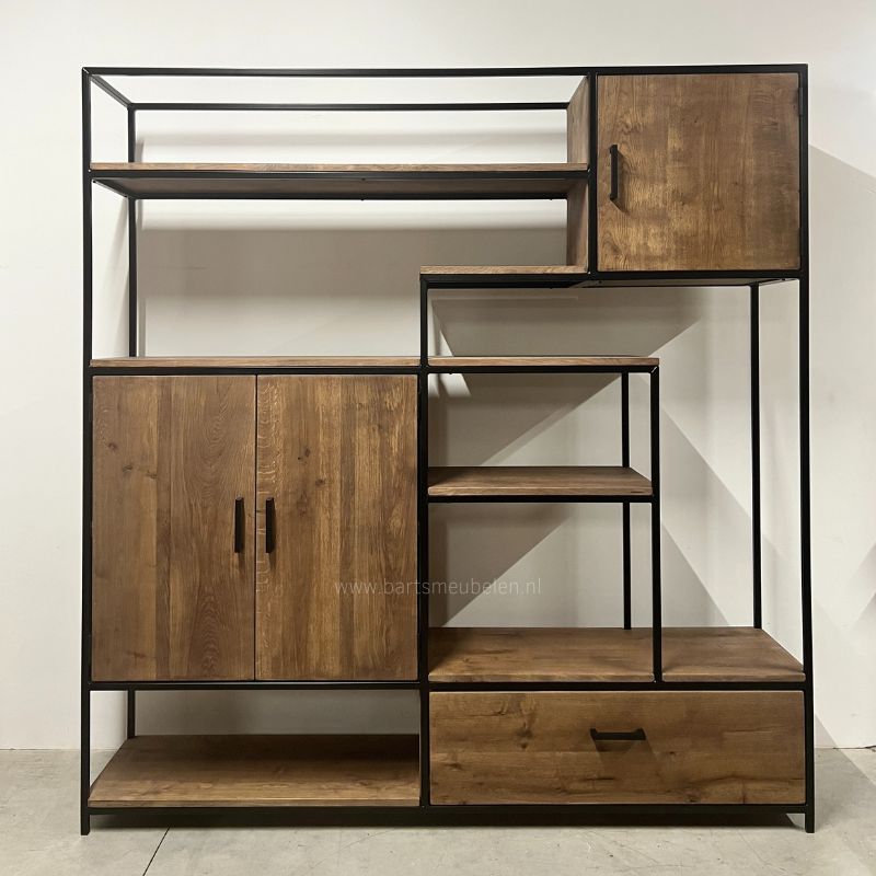 Kast industrieel met vakken op maat Kast industrieel met vakken op maat