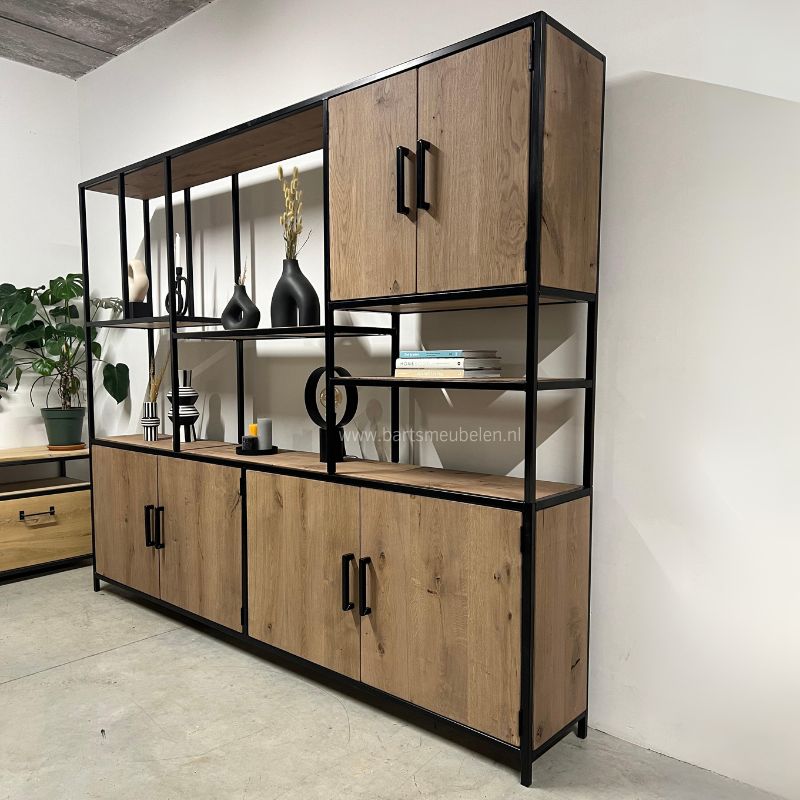 Wandkast vintage eik en staal in Heerhugowaard Wandkast vintage eik en staal in Heerhugowaard