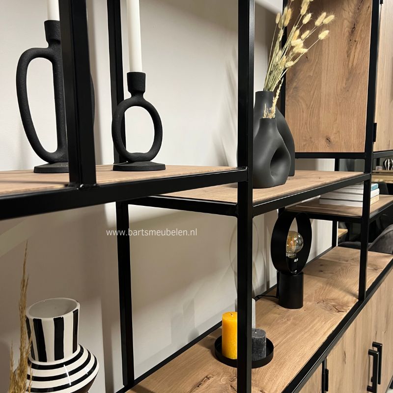 detail staal Wandkast vintage eik en staal in Heerhugowaard detail staal Wandkast vintage eik en staal in Heerhugowaard