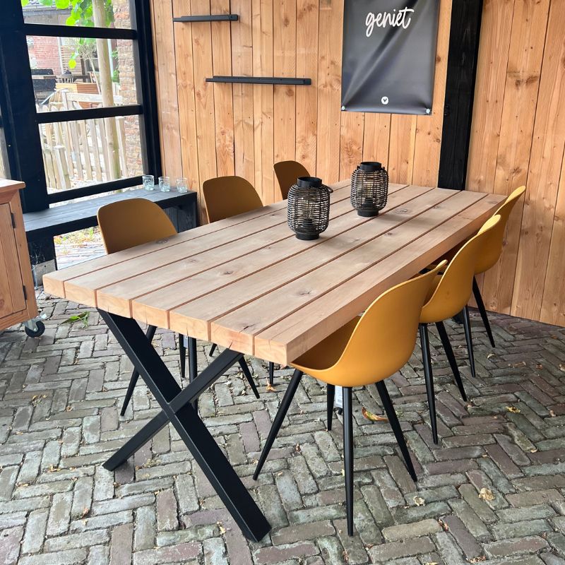 eucalyptus tuintafel met plat stalen x poten eucalyptus tuintafel met plat stalen x-poten