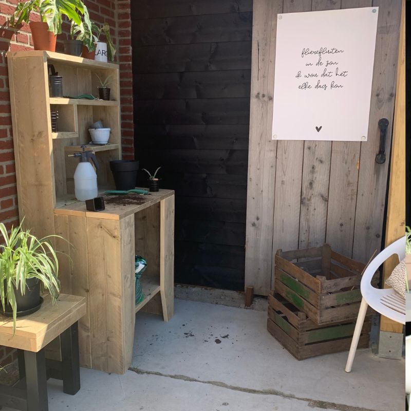 ]houten tuinkast van steigerhout is perfect als oppottafel