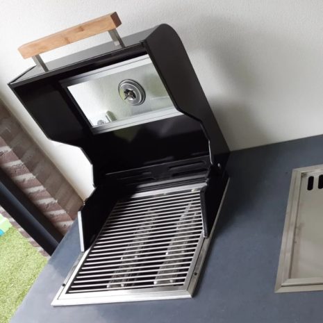 sfeerplaatje ONEQ - Flame inbouwset met grilldeksel