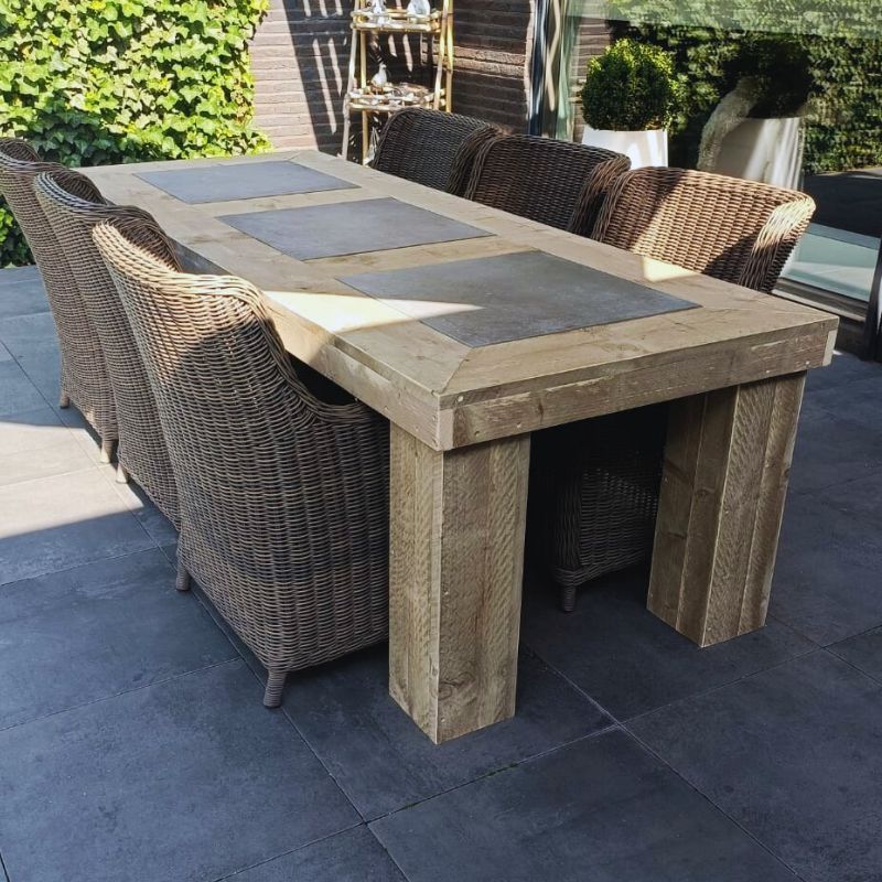 steigerhouten tuintafel met tegels in het blad steigerhouten tuintafel met tegels in het blad