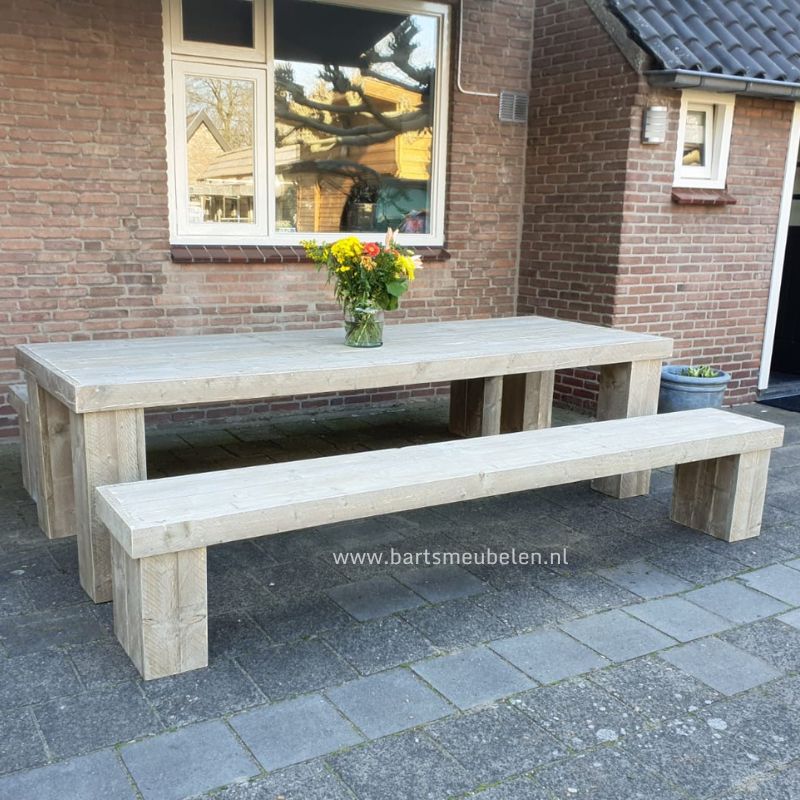 steigerhouten tuintafel patrick met 2 bijpassende banen zonder rugleuning steigerhouten tuintafel patrick met 2 bijpassende banen zonder rugleuning