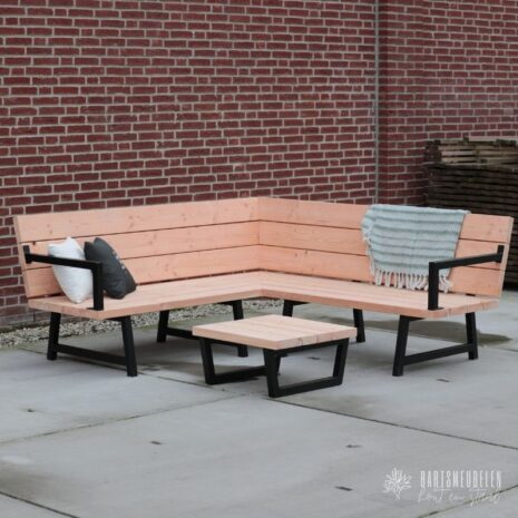 Houten hoekbank met stalen frame en armleuning douglas