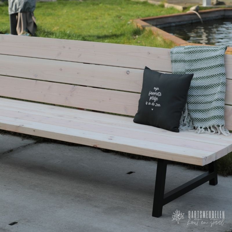 detailfoto hoekbank douglas met stalen frame recht met white olie detailfoto hoekbank douglas met stalen frame recht met white-olie