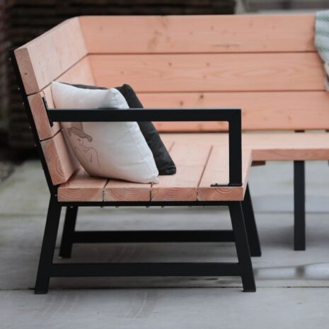 hoekbank zijaanzicht - Houten hoekbank met stalen frame en armleuning douglas