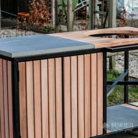 houten-buitenkeuken-eucalyptus-met-latjes-en-tegel