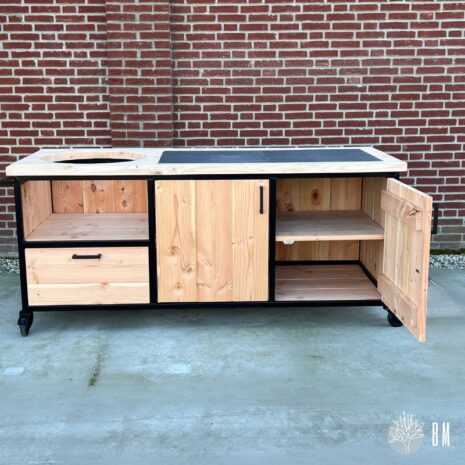 vooraanzicht met detail kast - buitenkeuken douglas en staal goes