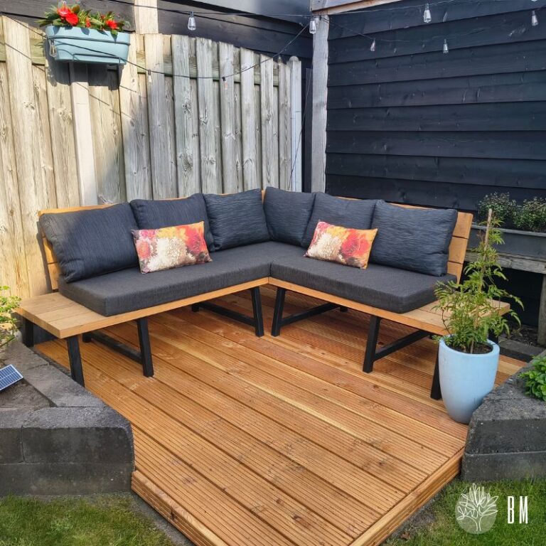 douglashouten loungebank met zwart metalen frame en uitloop links + rechts