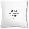 Wit Tuinkussen: Relax, trek je slippers aan en laat 't gaan' – Zoedt – 40x40cm